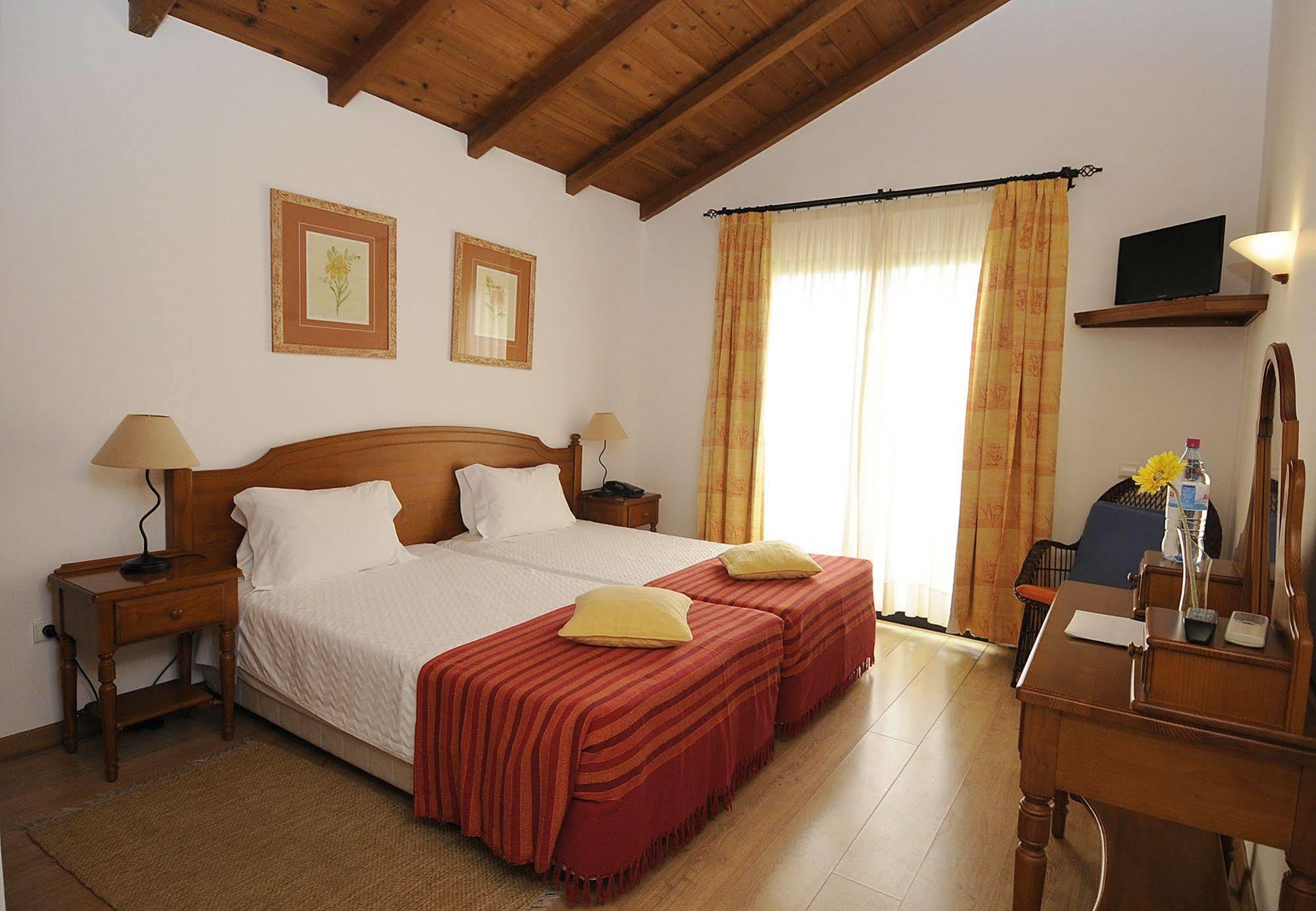 Hotel Quinta Do Serrado Vila Baleira  Exterior photo